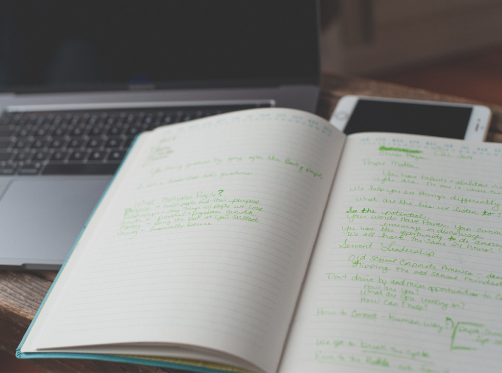 image blog print et digital ordinateur et livre
