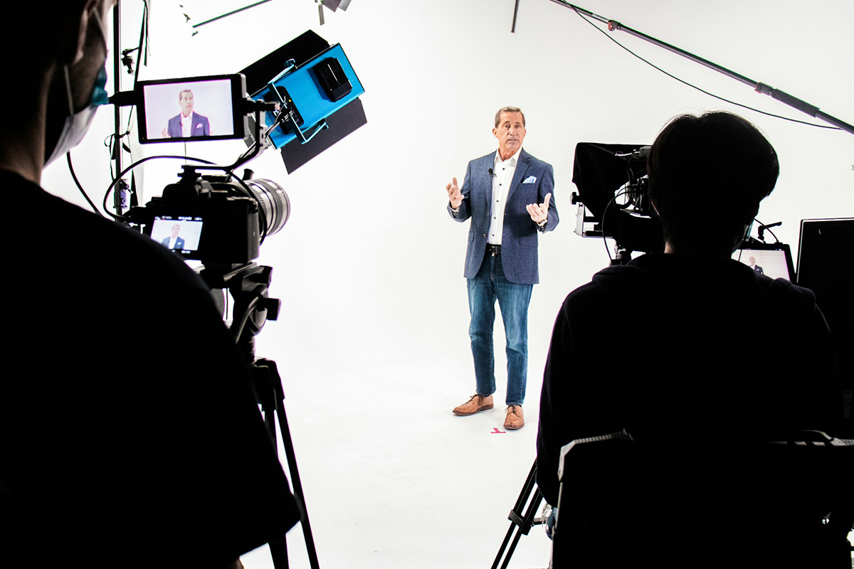 code-graphique-1200x800-agence-studios-communication-Vidéo-explicative-professionnelle-01