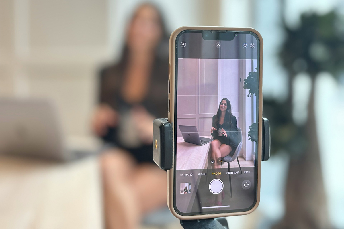 code-graphique-1200x800-agence-studios-communication-vidéo-réseaux-sociaux-03