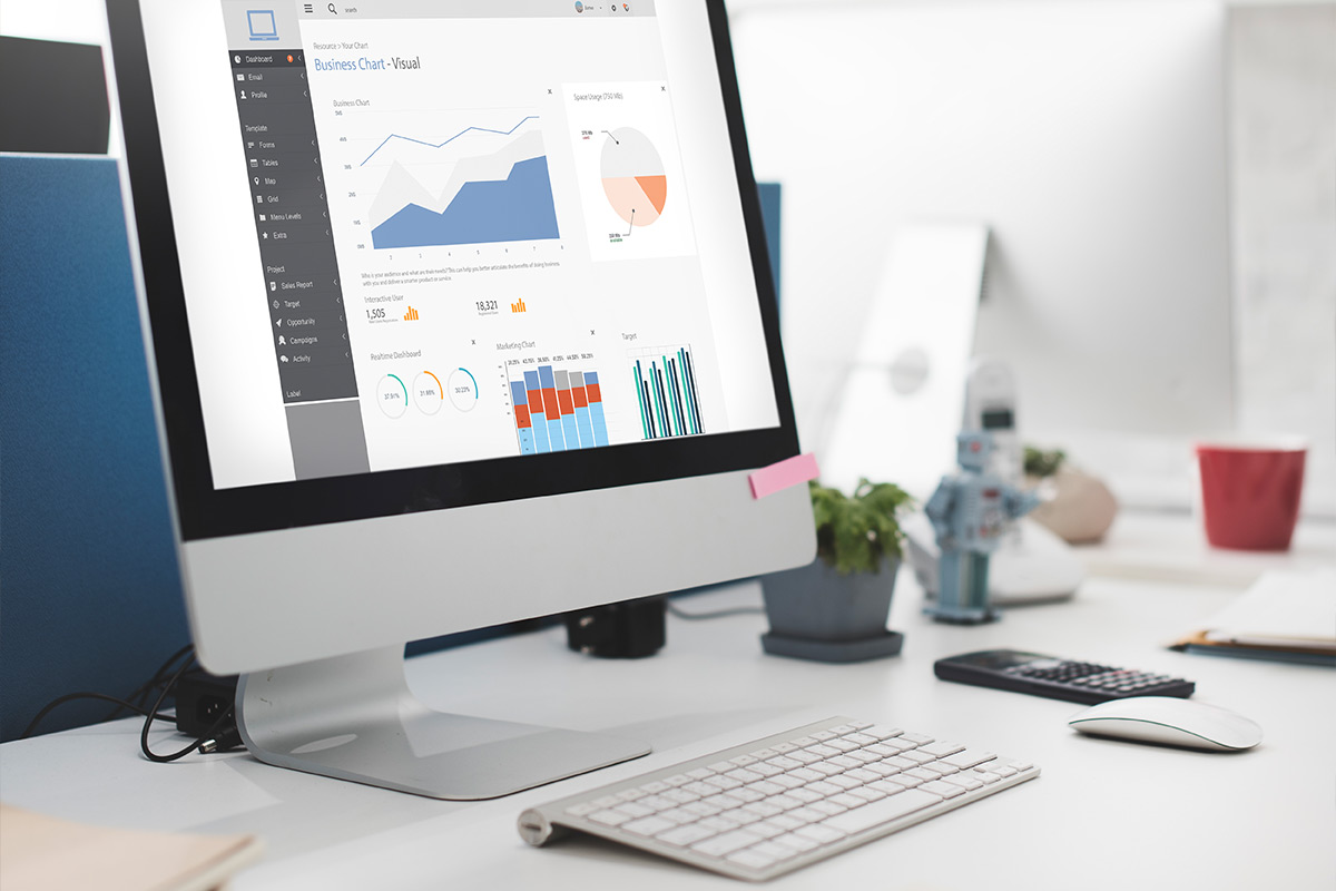 cahier et clavier d'un graphiste