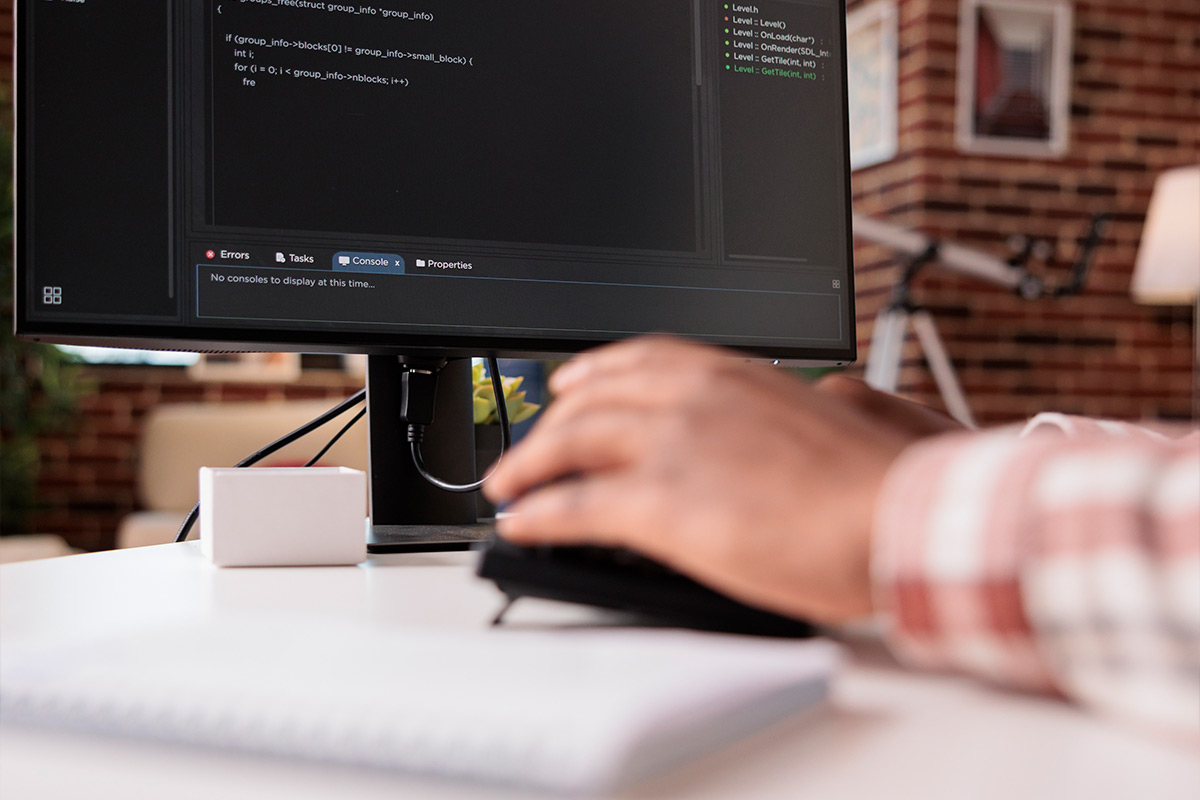 cahier et clavier d'un graphiste